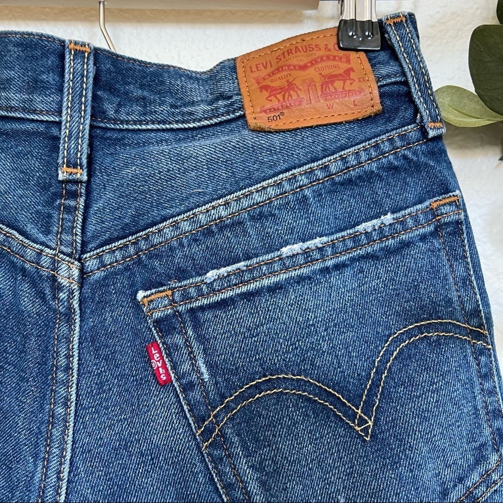 Levi’s- High Rise Button Fly Distressed Shorts Size 25 - Picture 3 of 7
